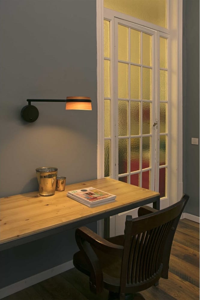 loop-dimmable-led-wall-light-black-with-extending-arm-with-wooden-shade-p20080-17591_image