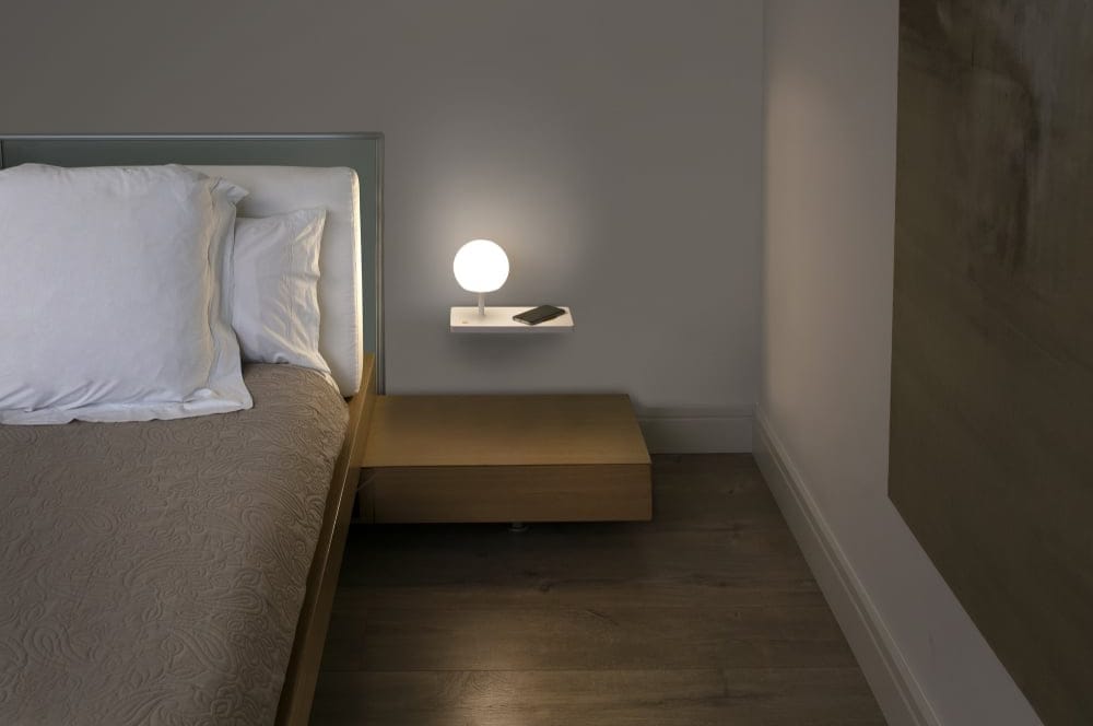 niko-wireless-charger-usb-shelf-dimmable-led-wall-light-in-white-right-side-with-switch-p20044-17576_image