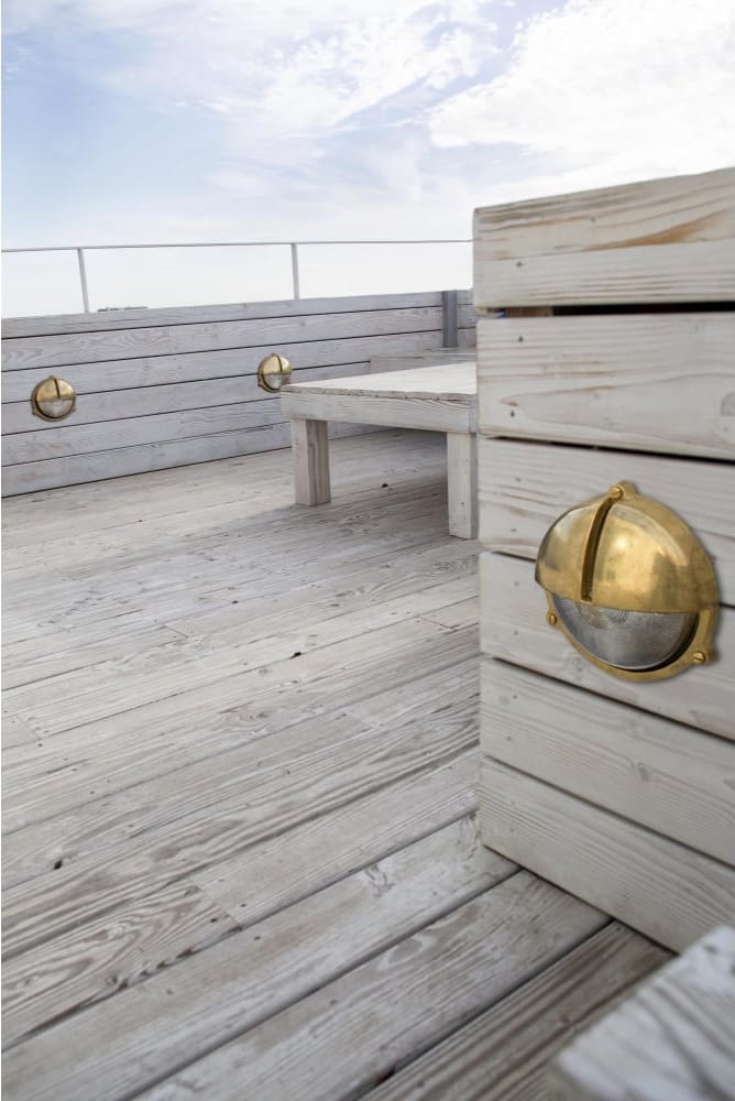 timon-brass-and-glass-exterior-wall-light-p20113-17550_image
