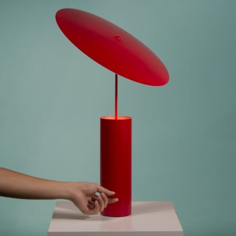 Modern dimmable table lamp