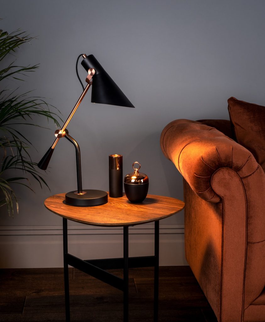 Midcentury style black table lamp on side table.