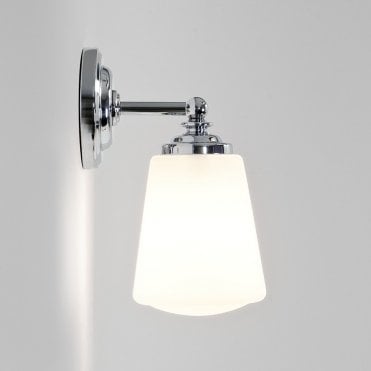 Traditional Double Insulated Bathroom Wall Light, IP44